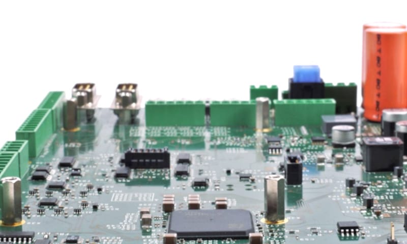 Elektronische Bauteile auf Platine